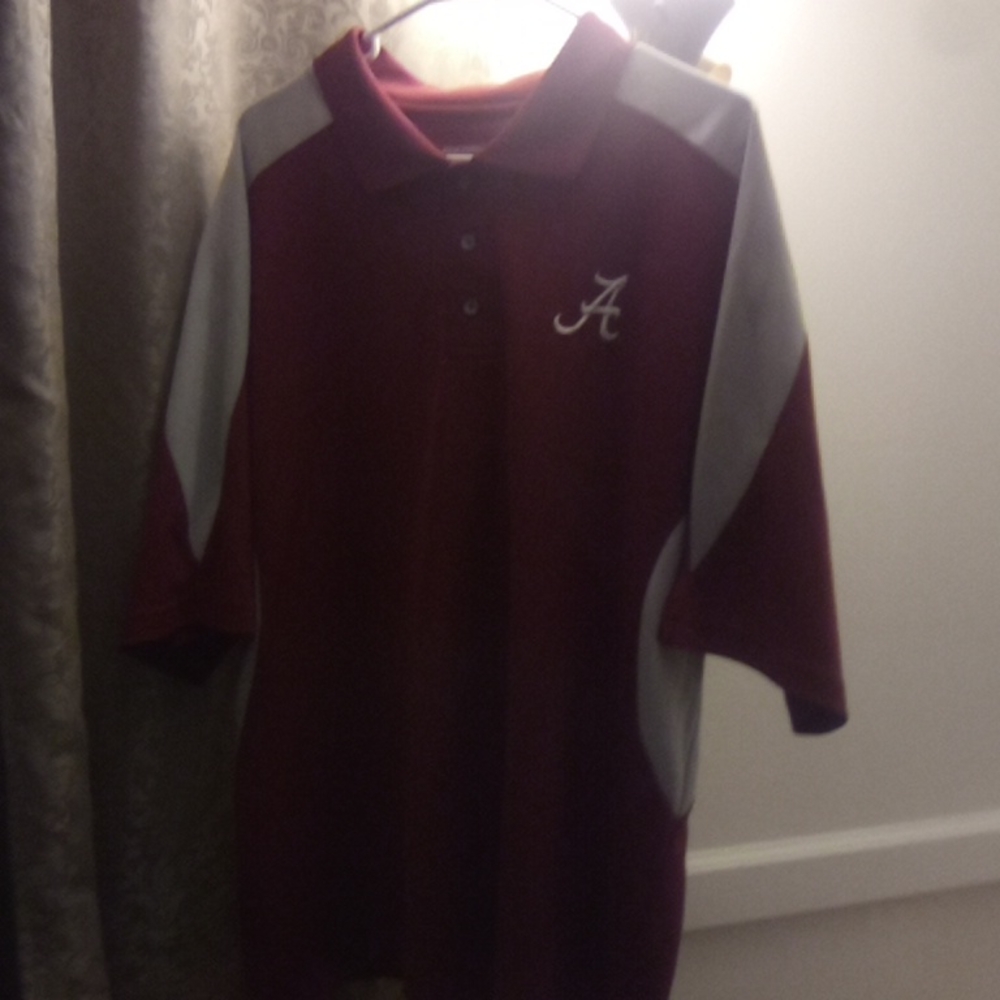 Alabama college team shirt.